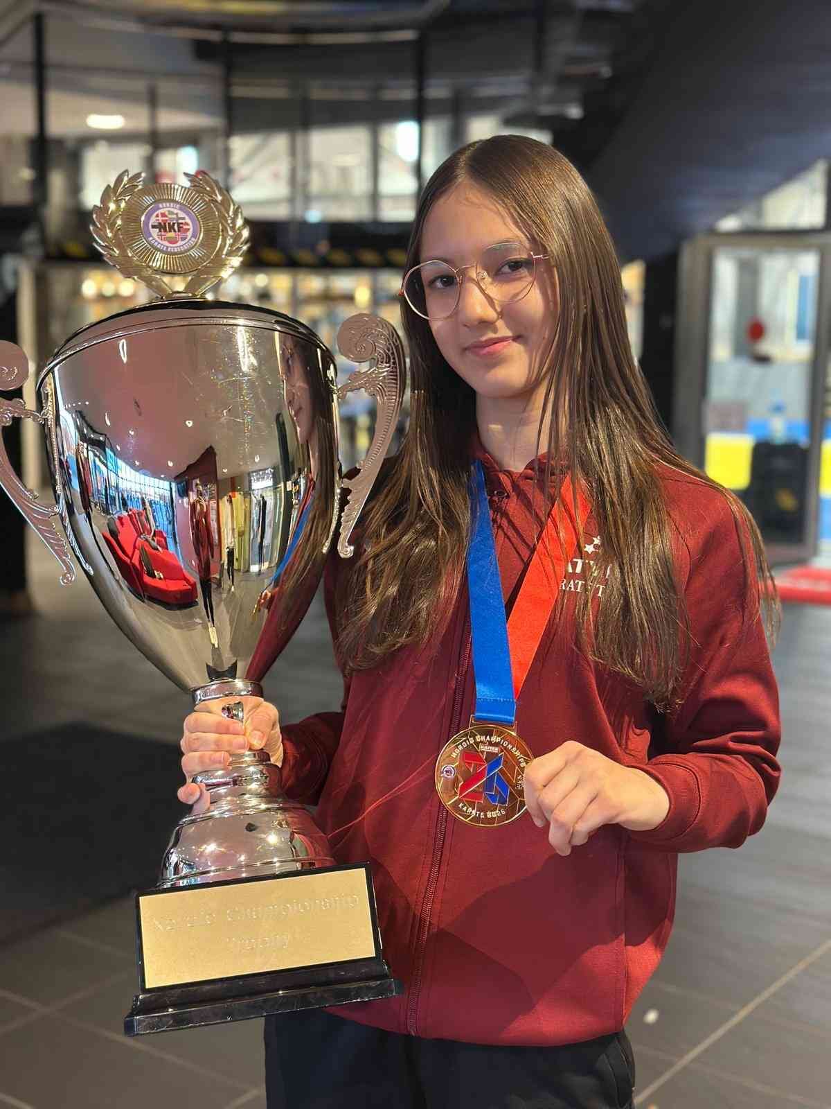 d82e6ec6-c6b4-4caa-8f45-bc91b6c8b4f1